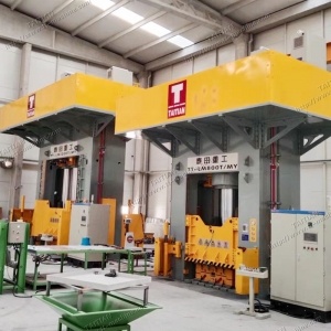 Pressa idraulica per materiale Compsites